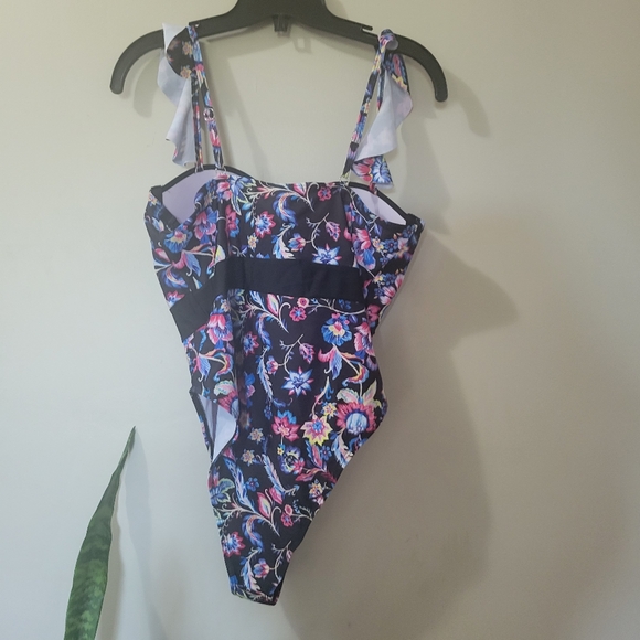 Shein bathing suit - Picture 2 of 3